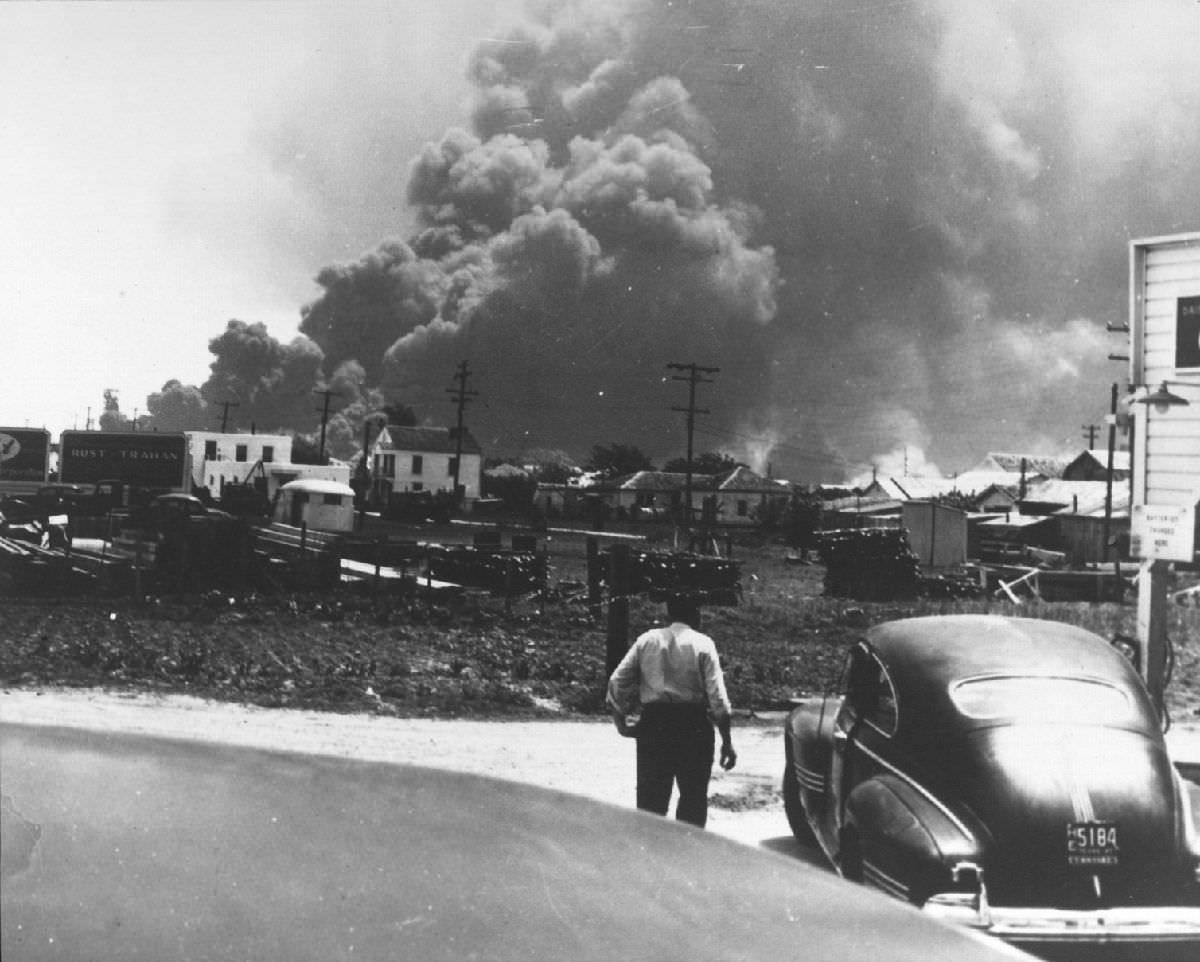 Smoke from Texas City explosion aftermath, 1947