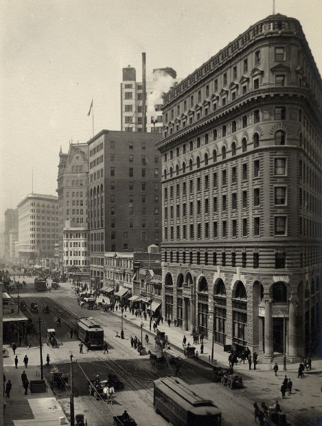 Market at Post Street in the 1910s.