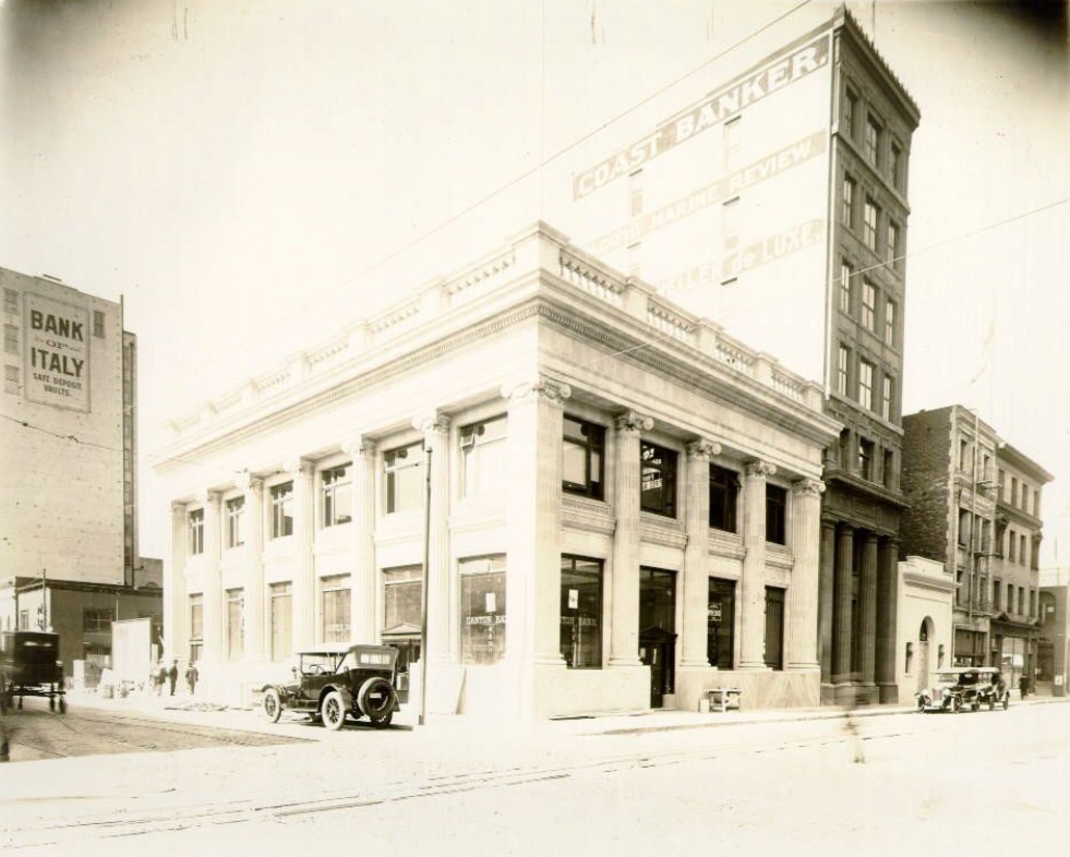 North east corner of Sacramento and Montgomery Street, April 1918.
