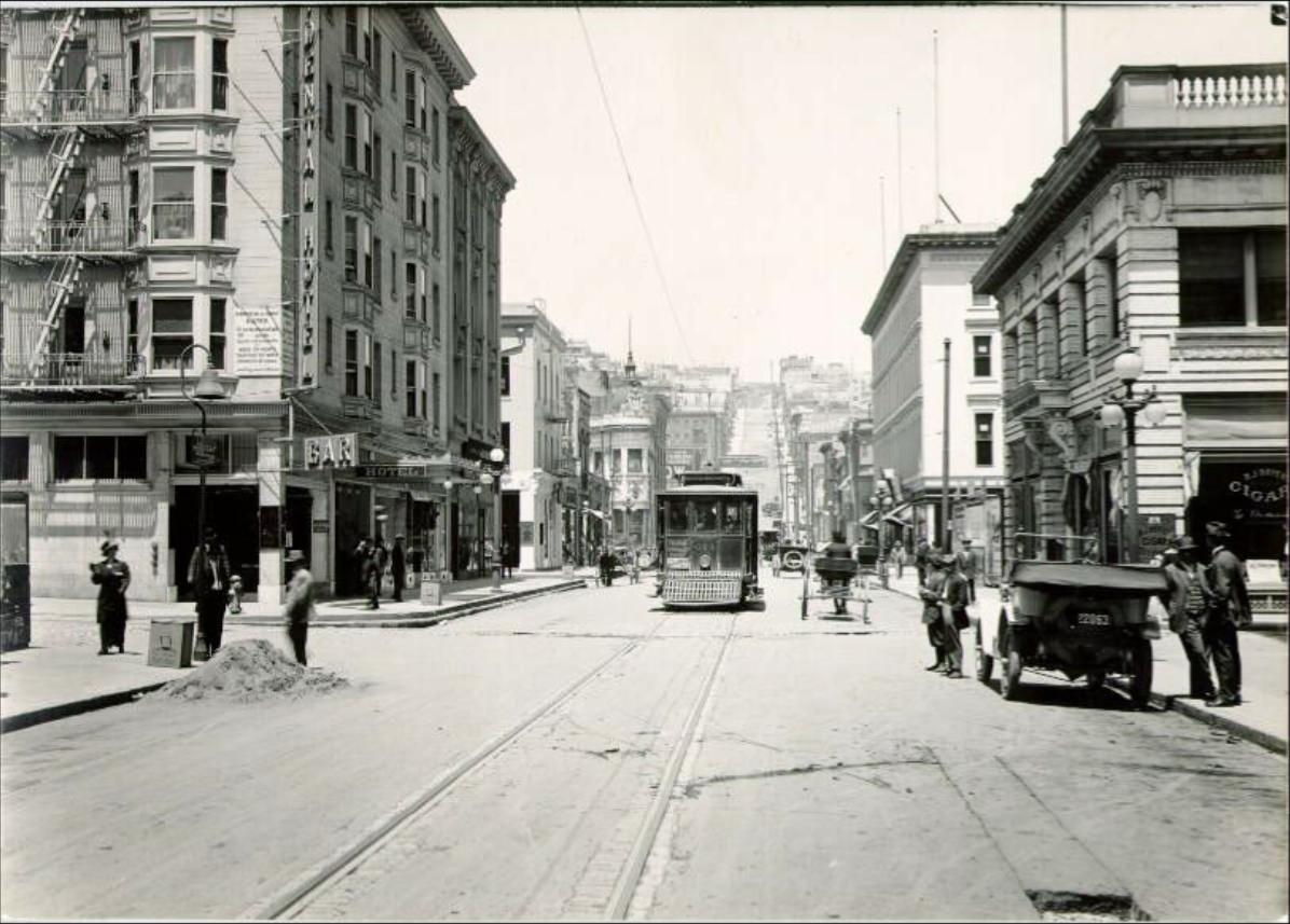 Montgomery and Clay Street, July 25, 1914.