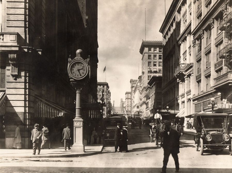 View of Grant Avenue looking north from O'Farrell Street, 1910.