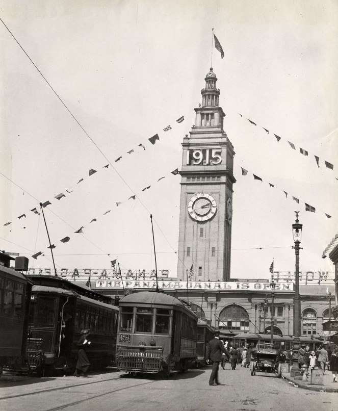 Streetcars in front of the Ferry Building, 1915.