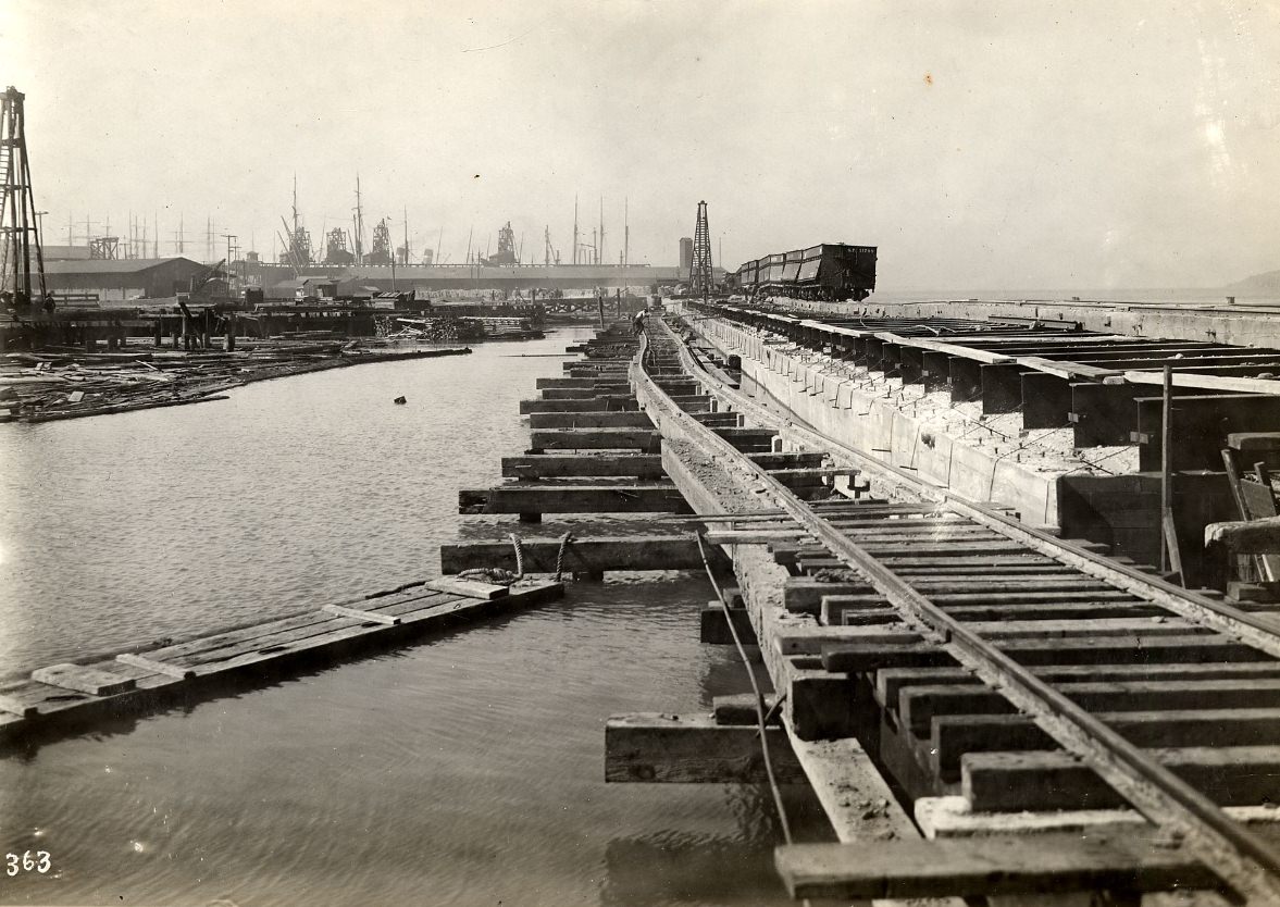 Railroad tracks on seawall at foot of Beale Street, near Pier 34, 1911.