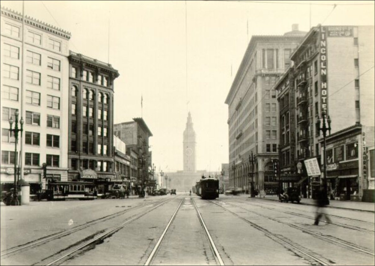 Market near Drumm Street looking toward the Ferry Building in 1927.