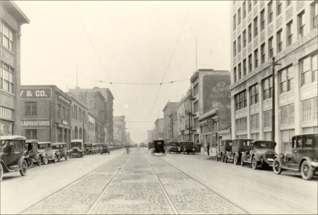 Howard Street between 3rd and 4th in 1926.