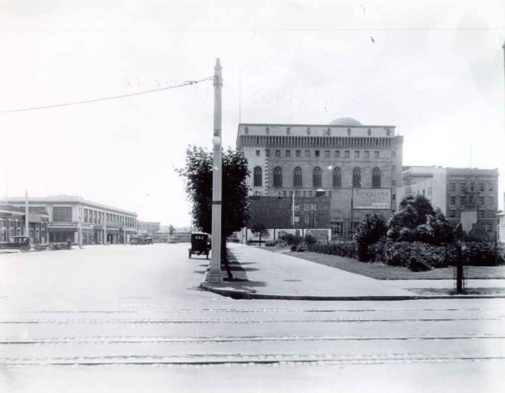 Looking south on Van Ness Avenue from Hayes Street, 1920