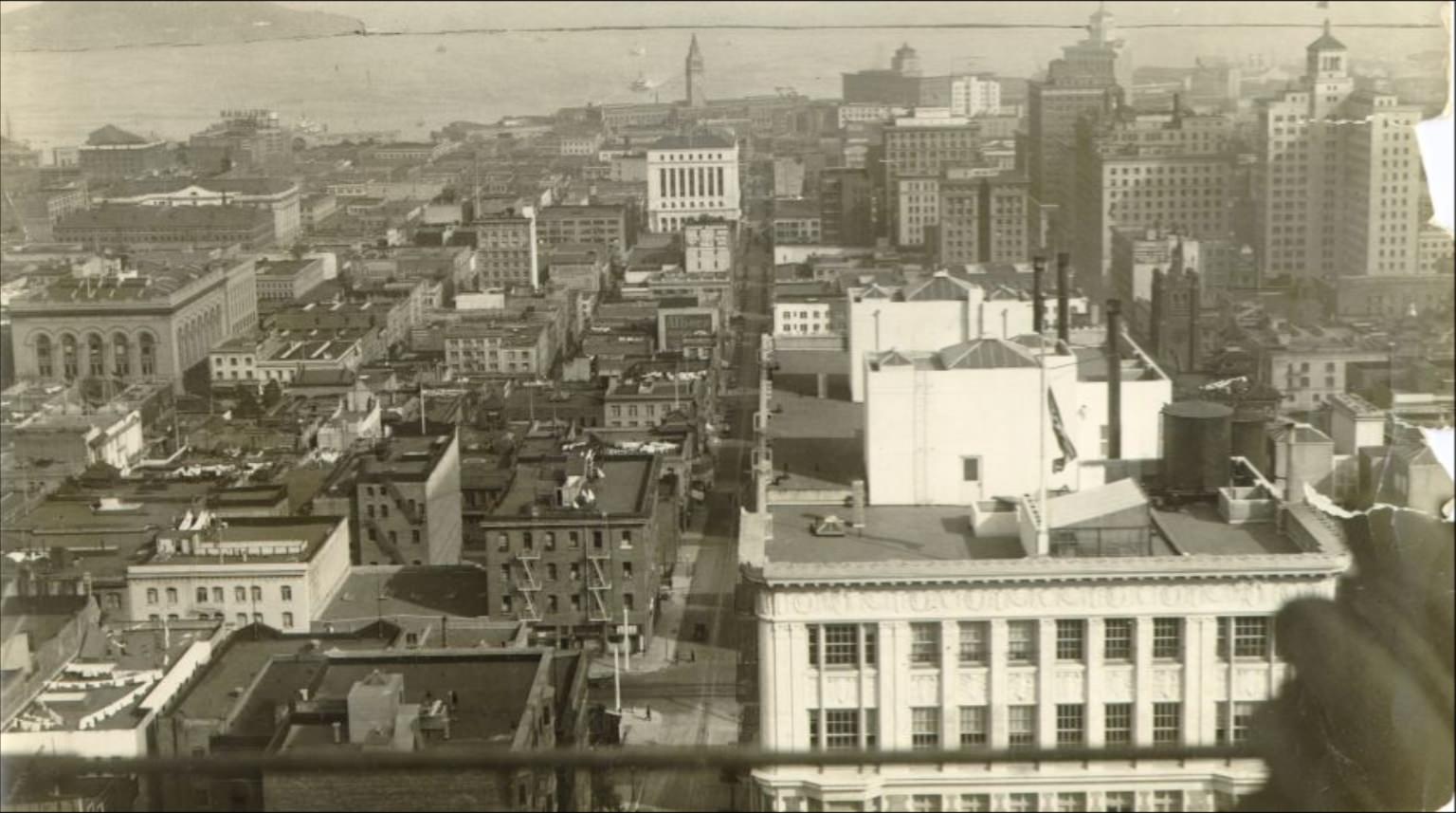 Aerial view of the city onto Sacramento Street, 1924