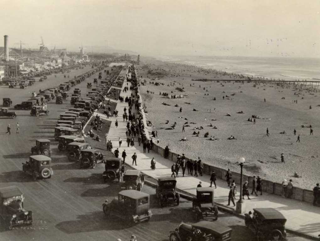 Esplanade at Ocean Beach in the 1920s