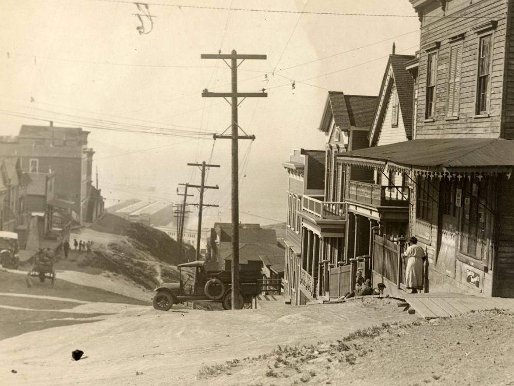 Montgomery and Union Streets, Telegraph Hill, 1920