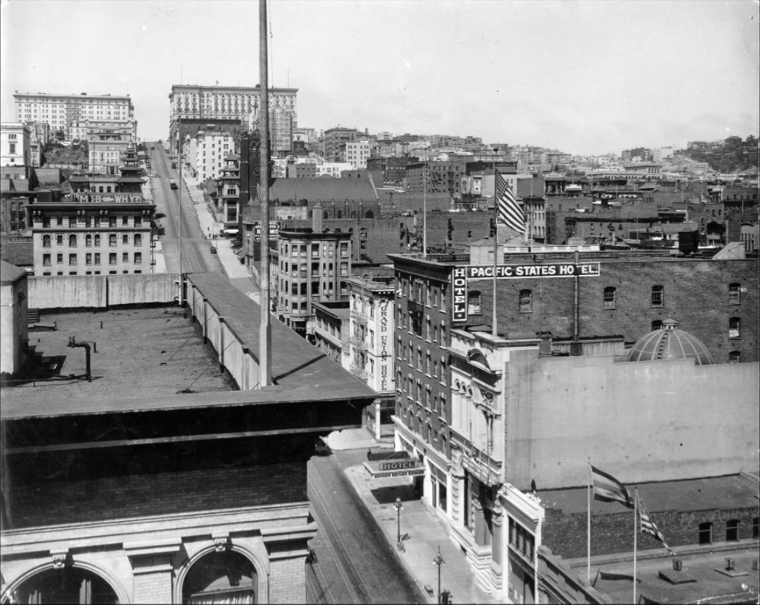 California Street between Kearny and Mason, looking west in the 1920s.