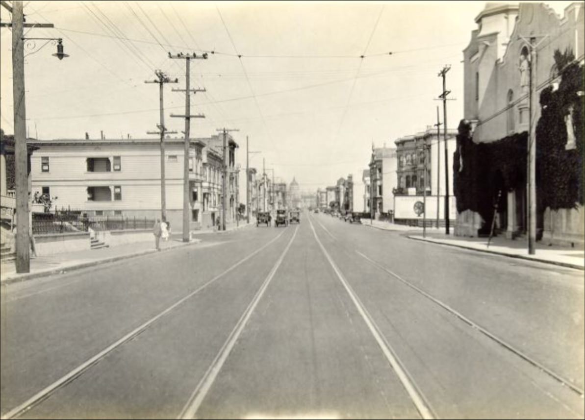 Howard Street between 18th and 19th in 1927.