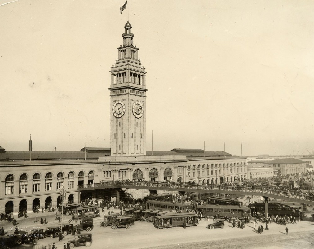 Commuters converging on the Ferry Building in the late afternoon in the 1920s.