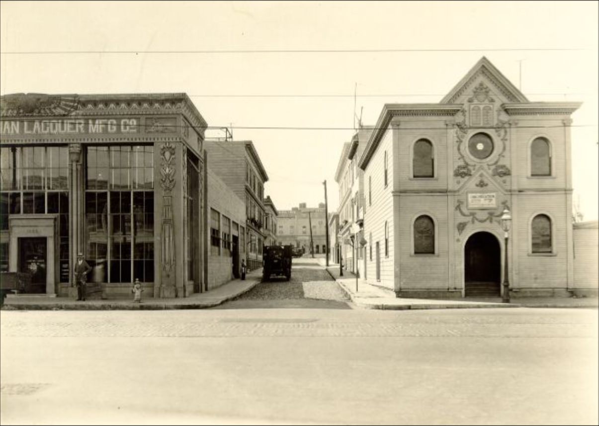 Howard Street between 6th and 7th in 1927.