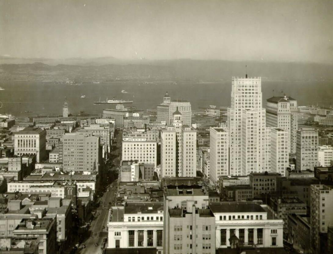 View of downtown between 1930 and 1936