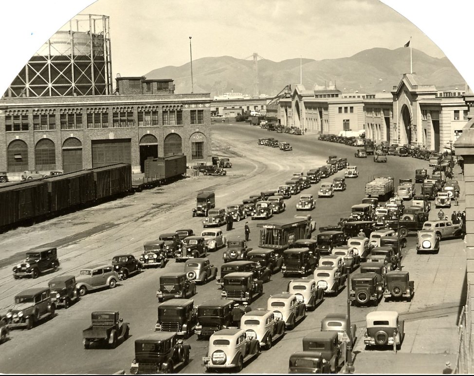 Traffic along the waterfront, 1938