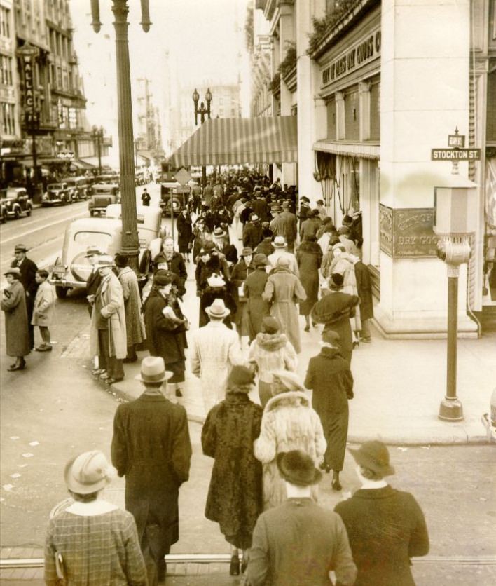 Crowd at Geary and Stockton streets, 1935