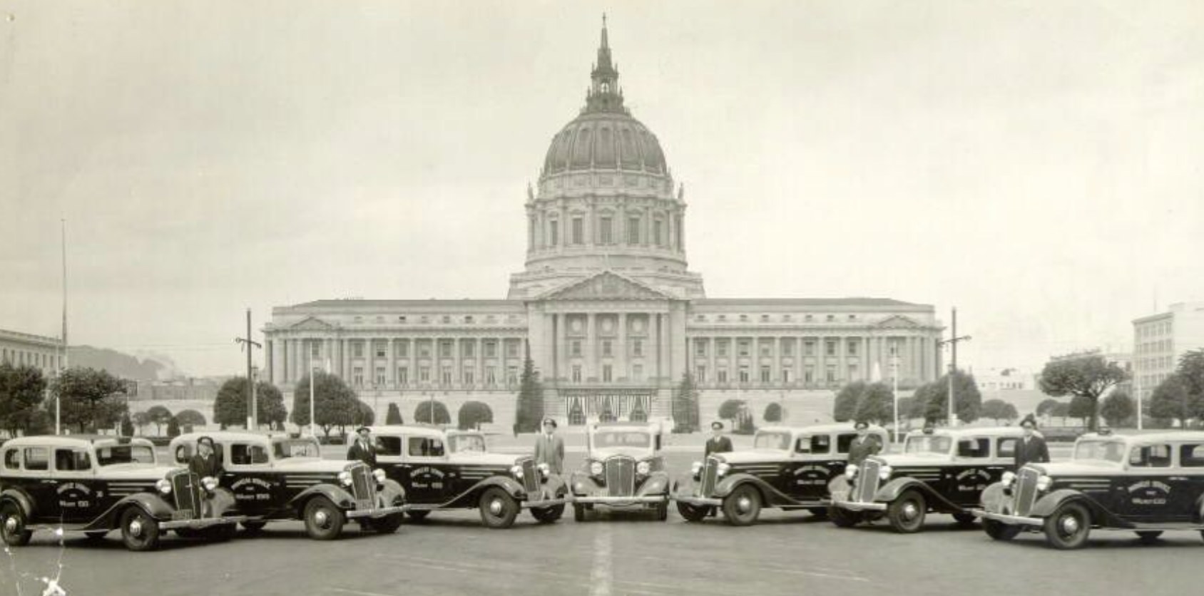 Several cars with drivers parked in front of City Hall, 1934