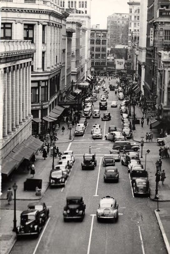 Looking down Grant Avenue towards Market Street from above Geary, 1944