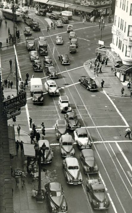 Traffic jam at Kearny and Market streets, 1946