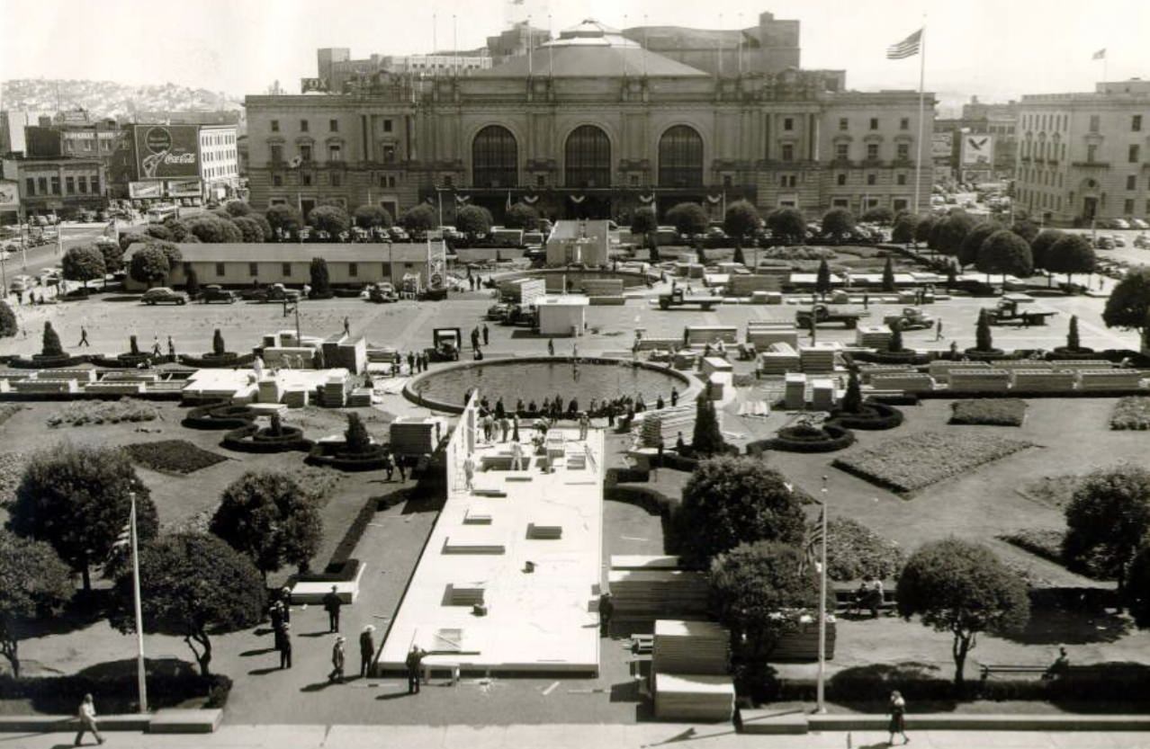 Construction of Temporary Barracks in the Civic Center Plaza, 1943