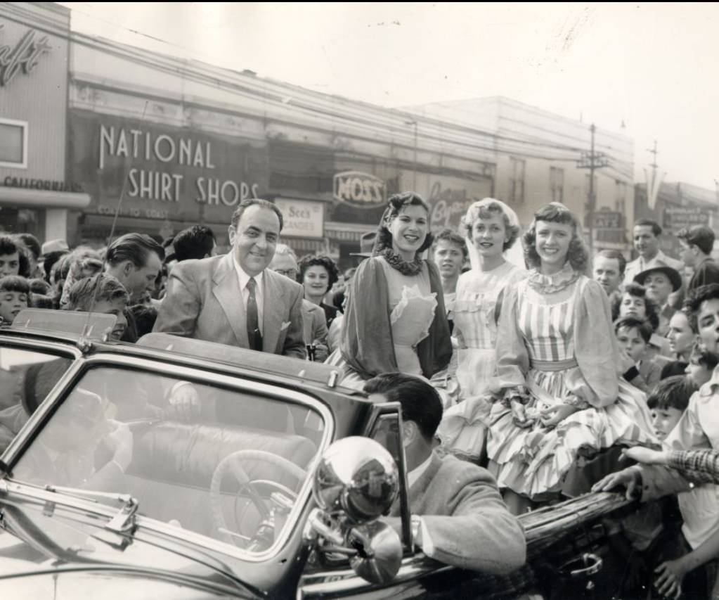 Crowd on Mission Street, 1949