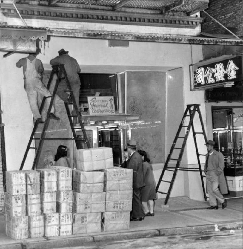 Workers preparing a new grocery store on Grant Avenue in Chinatown, 1947