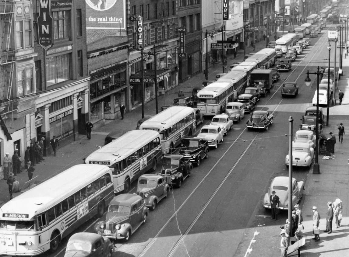 Heavy traffic on Mission Street, 1949