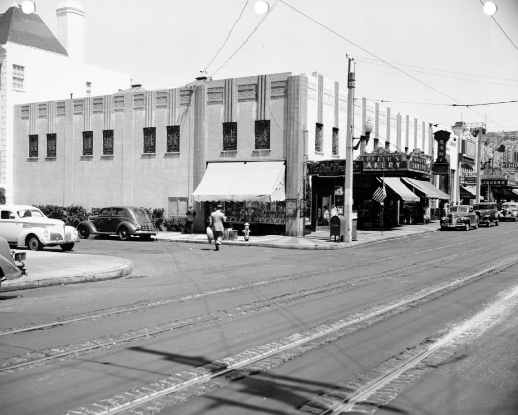 Chestnut Street, 1945