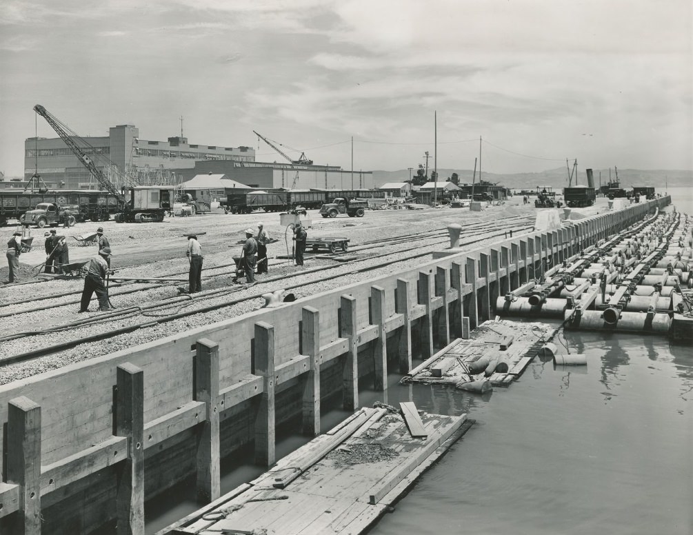 1100 foot quay wall at Hunters Point Naval Drydocks, 1943