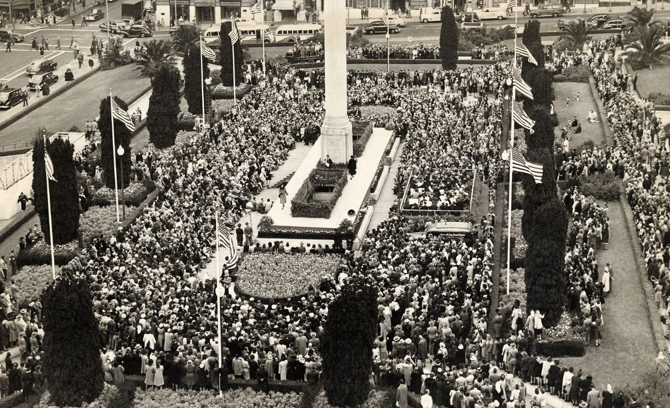 Fashion show in Union Square Park, 1947