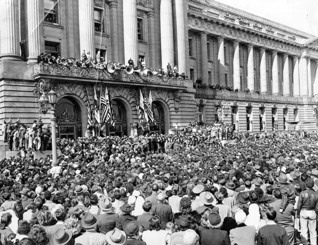 Bataan prisoners of war welcomed at City Hall ceremonies, 1945