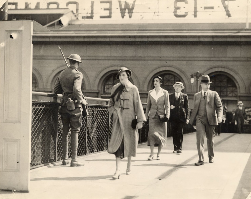 Pedestrian bridge to the Ferry Building, 1942