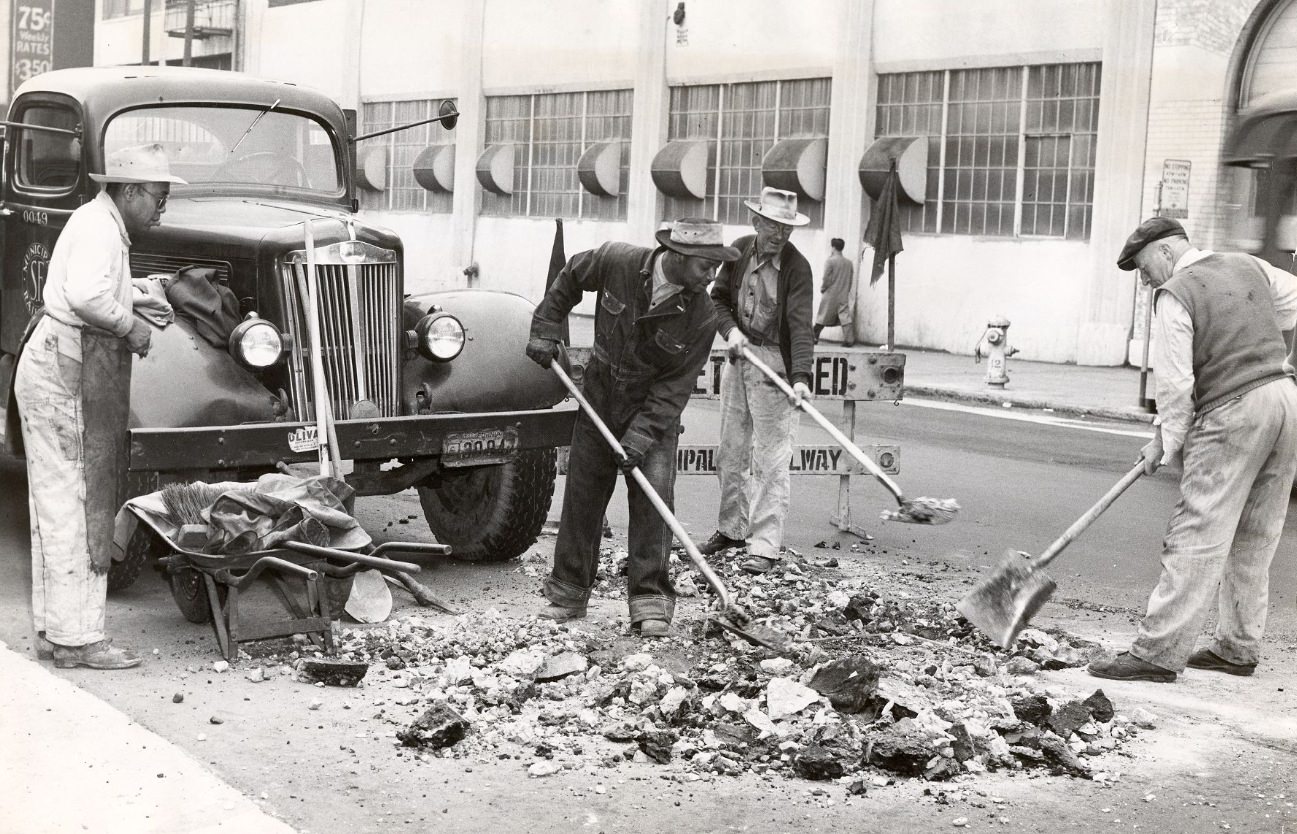 Work crew on Mission Street between 4th and 5th streets, 1949