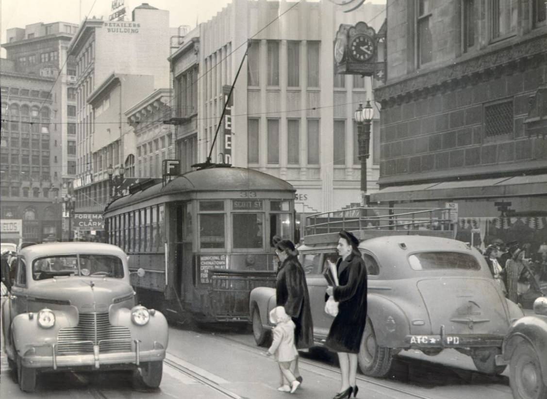 Jay-walking on Stockton Street, 1945