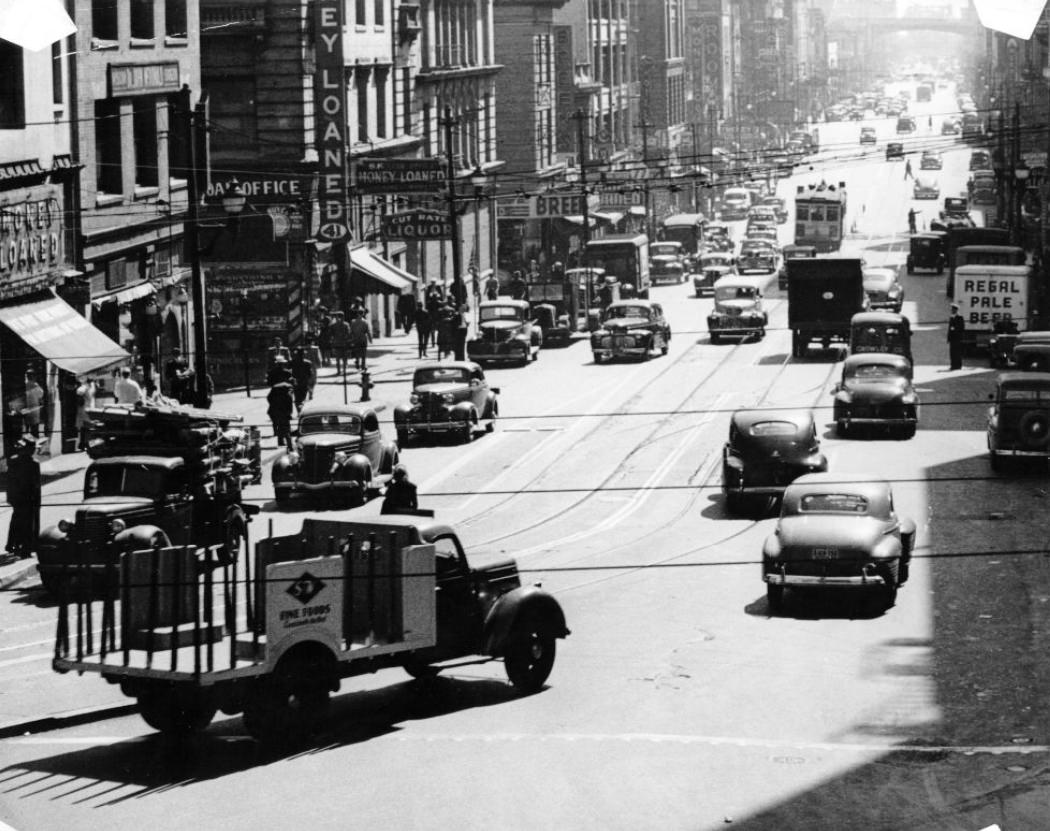 Looking south on Third Street from Market, 1944