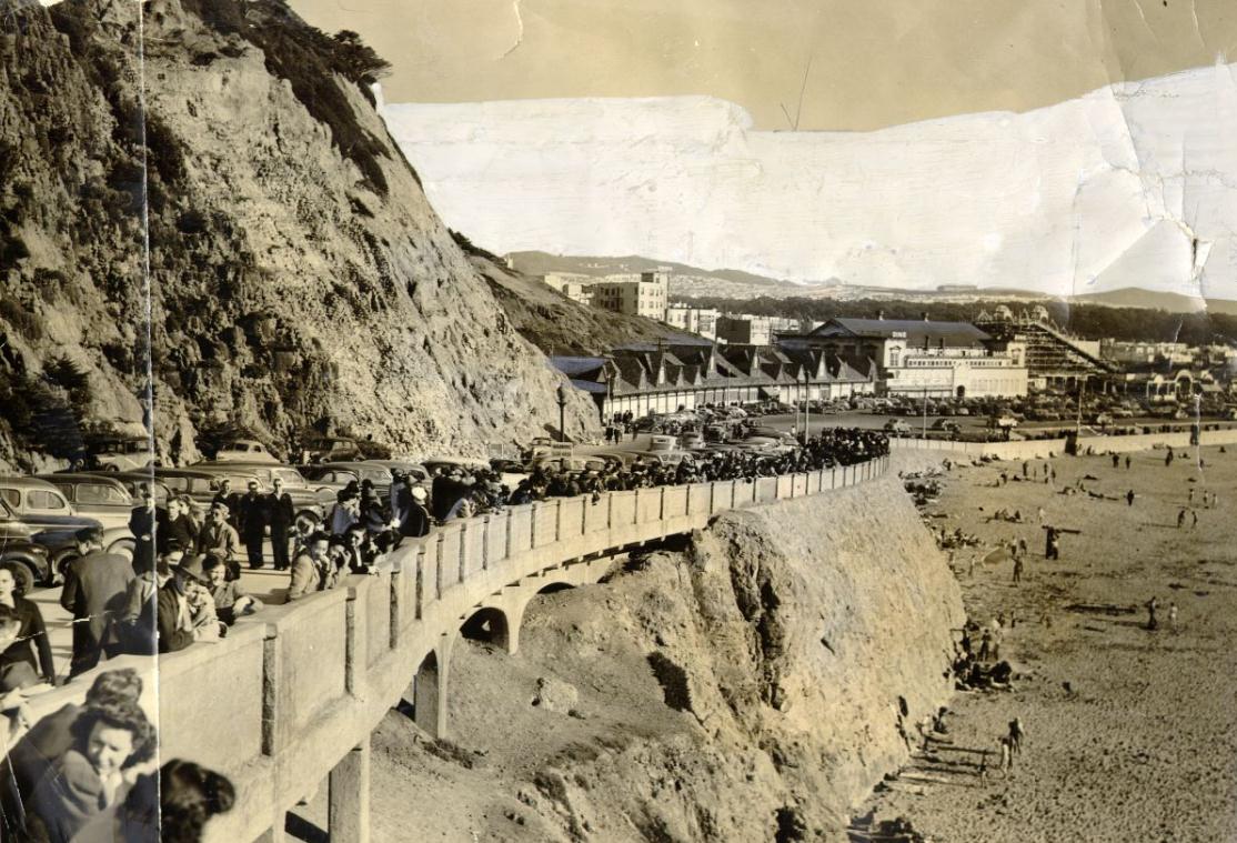 Crowds at Ocean Beach near the Cliff House, 1943