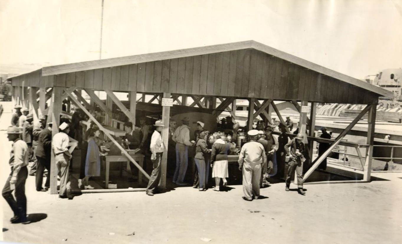 Outdoor cafeteria at Hunters Point Naval Shipyard, 1943