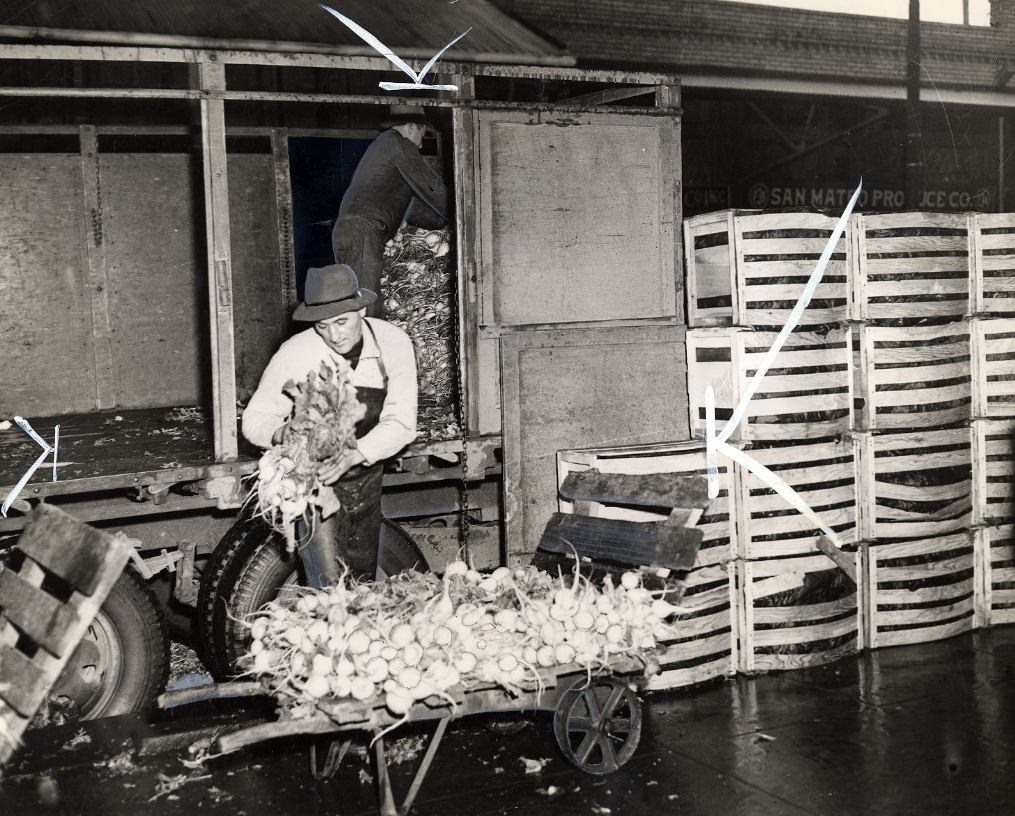 Delivery to a produce market on Washington Street, 1944