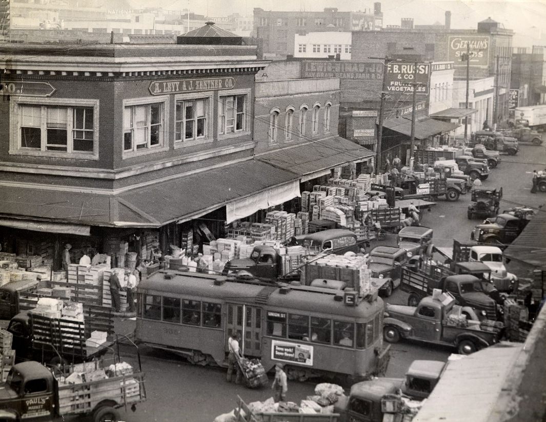 Congested streets in downtown San Francisco's produce market area, 1945