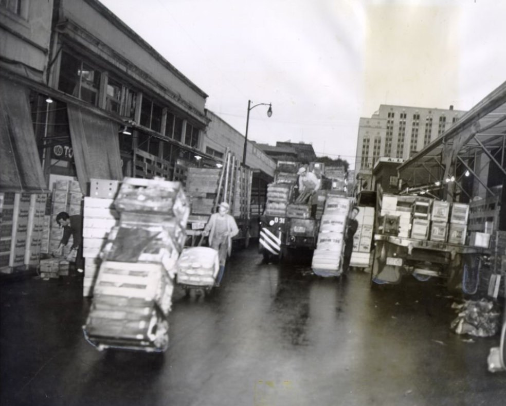 Deliveries to produce markets at Washington and Davis Streets, 1956.