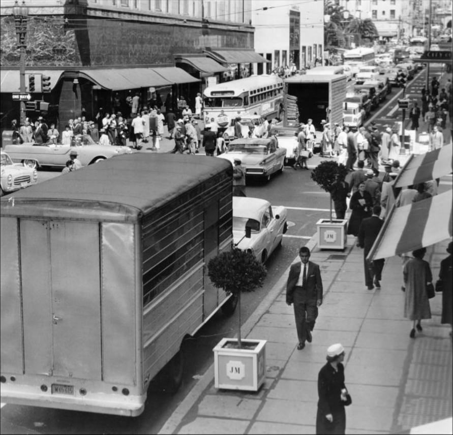 Crowding on Stockton Street, 1957.