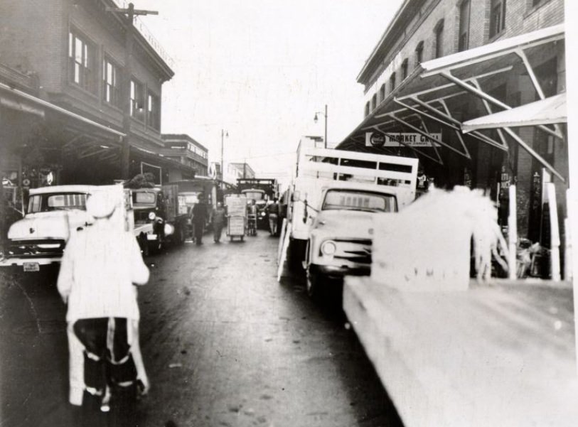 Traffic congestion at Commission District produce market, 1956.