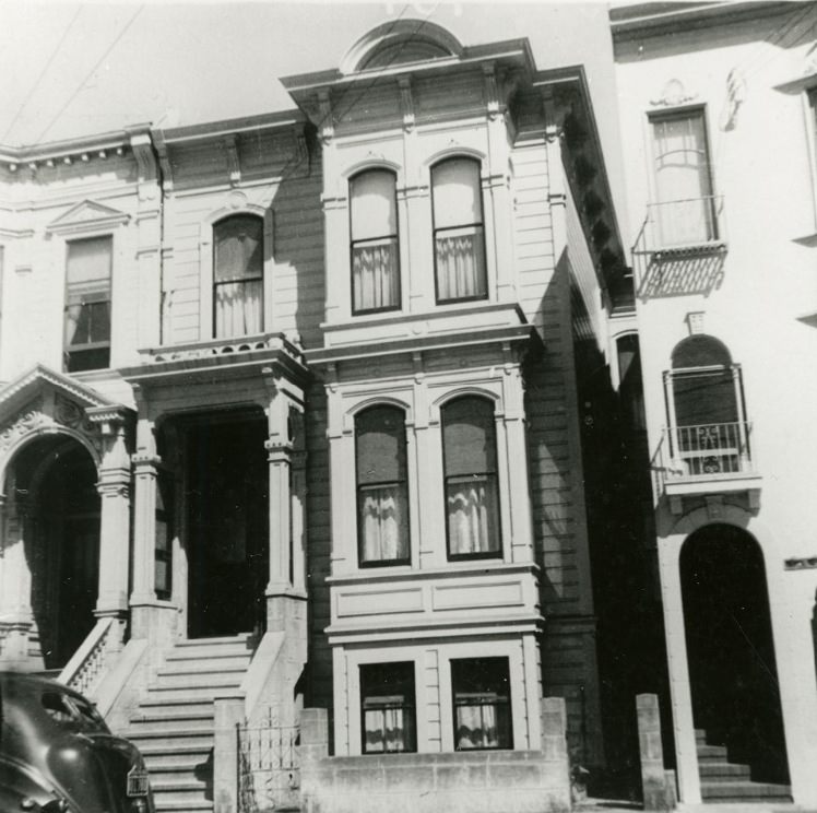 House on Steiner Street, survived 1906 earthquake, demolished in 1960s.