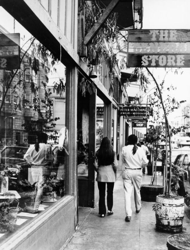 Shoppers on Grant Avenue in North Beach, 1985.