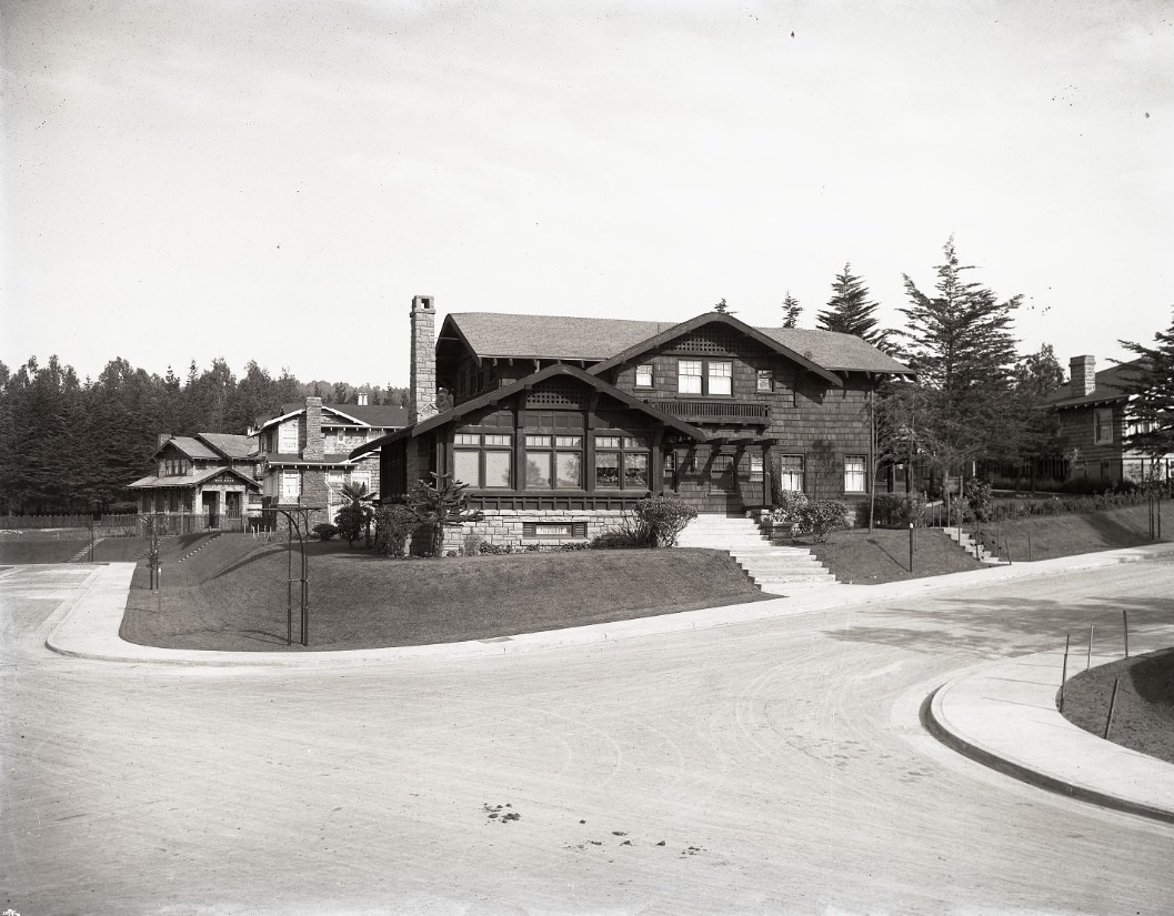 Residence 90 Cedro Avenue in Ingleside Terrace.