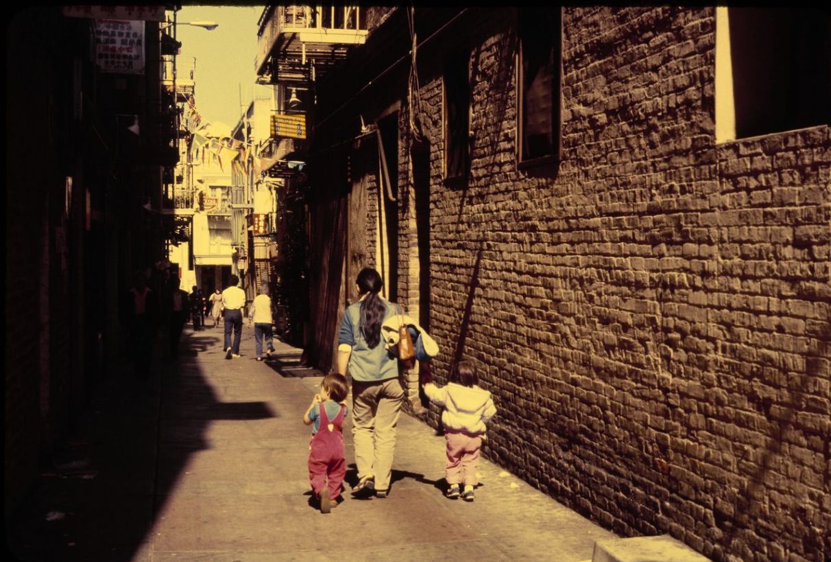 Chinatown alley at Wentworth Place and Jackson Street, 1984.
