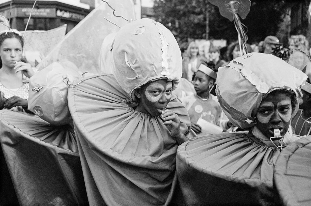 Stunning Photos of the 1992 Notting Hill Carnival that show the Celebration of Caribbean Culture