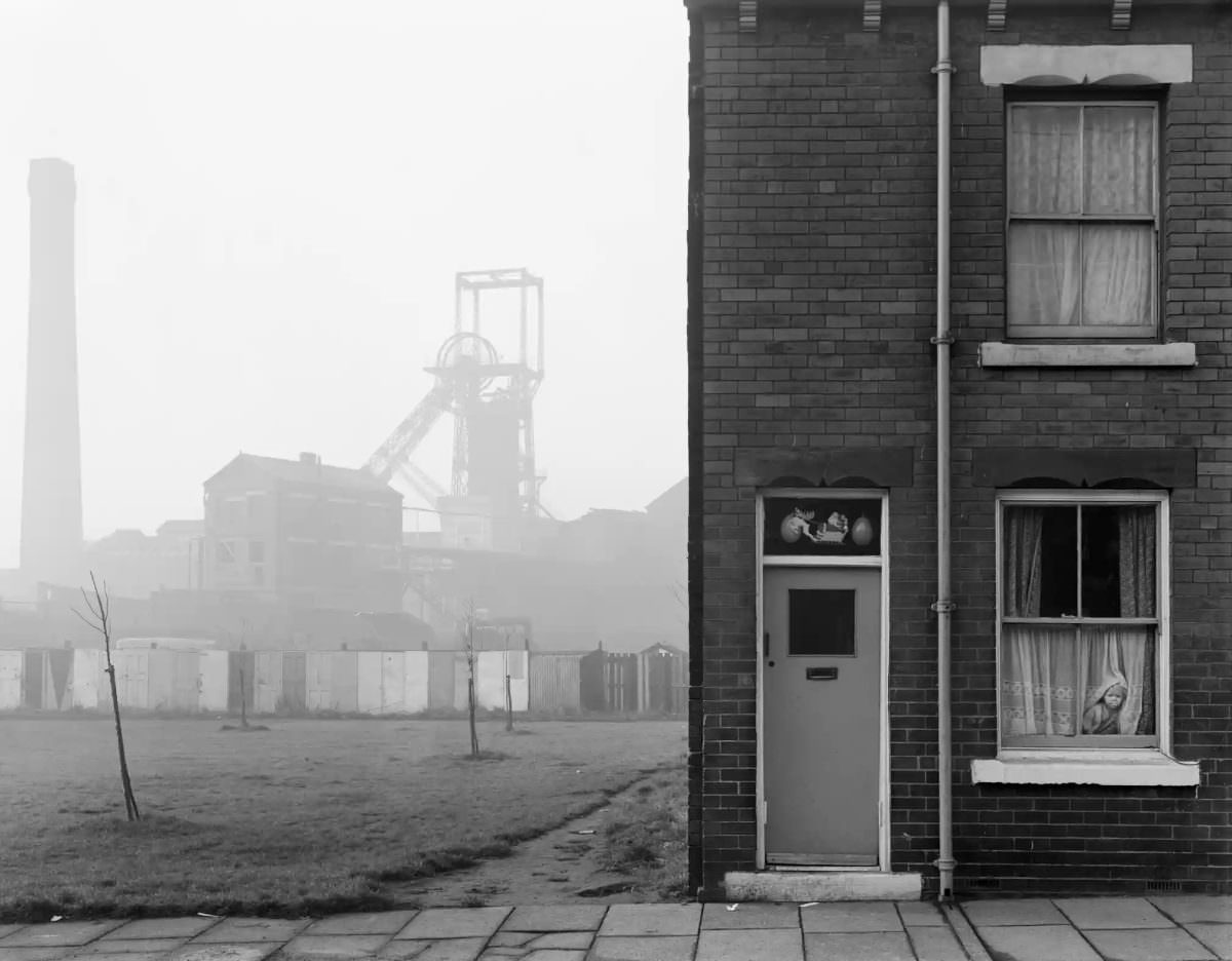 Capturing a Vanishing England: Killip and Smith's Northern Lens