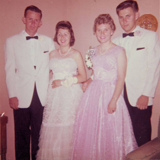 Lovely Vintage Photos of 1950s Prom Couples in Their Finest: A Glimpse into the Past