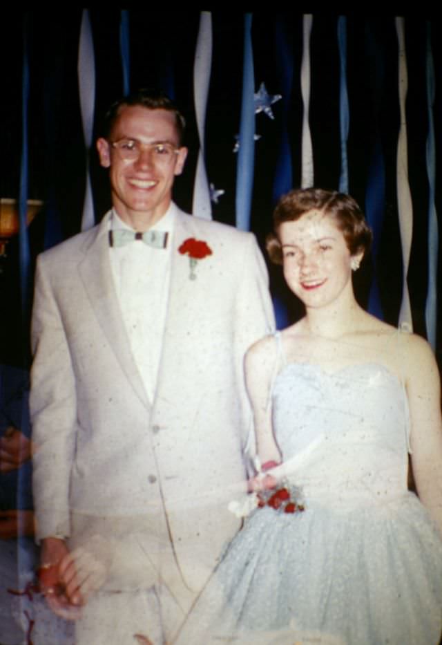 Lovely Vintage Photos of 1950s Prom Couples in Their Finest: A Glimpse into the Past